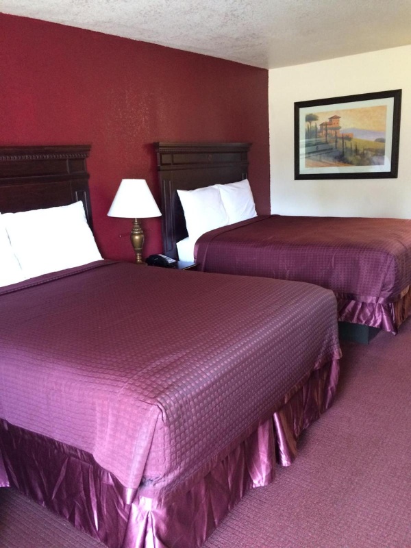 Ozark Inn image 12