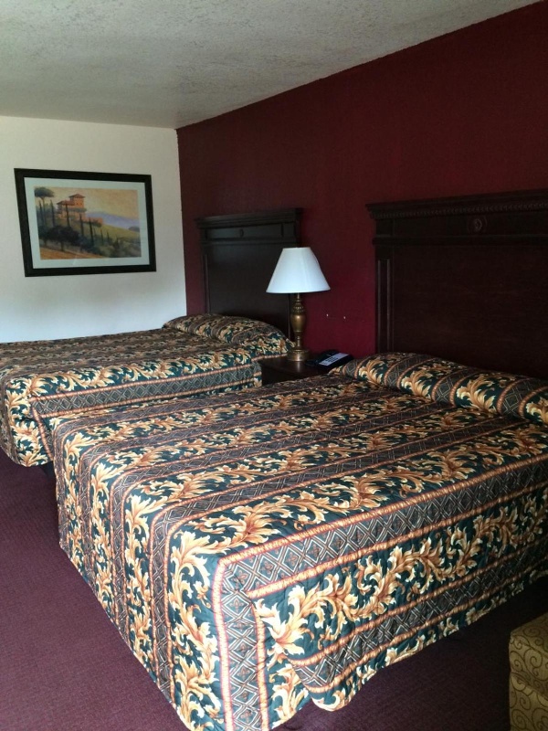 Ozark Inn image 17