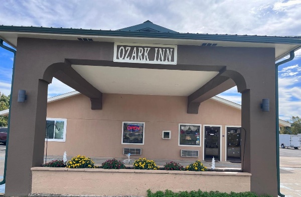 Ozark Inn image 5