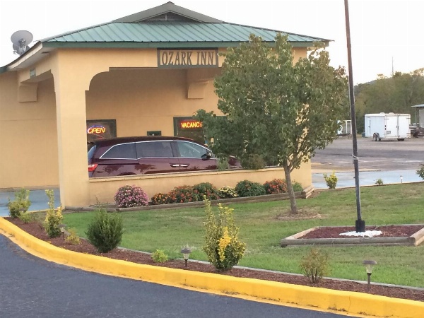 Ozark Inn image 6