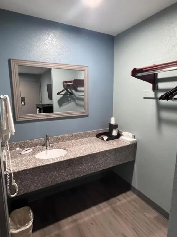 Ozark Inn 5